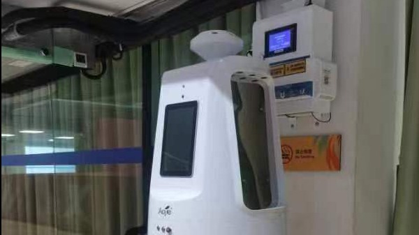 天府融媒看大运丨大运训练场馆的“夜班机器人”