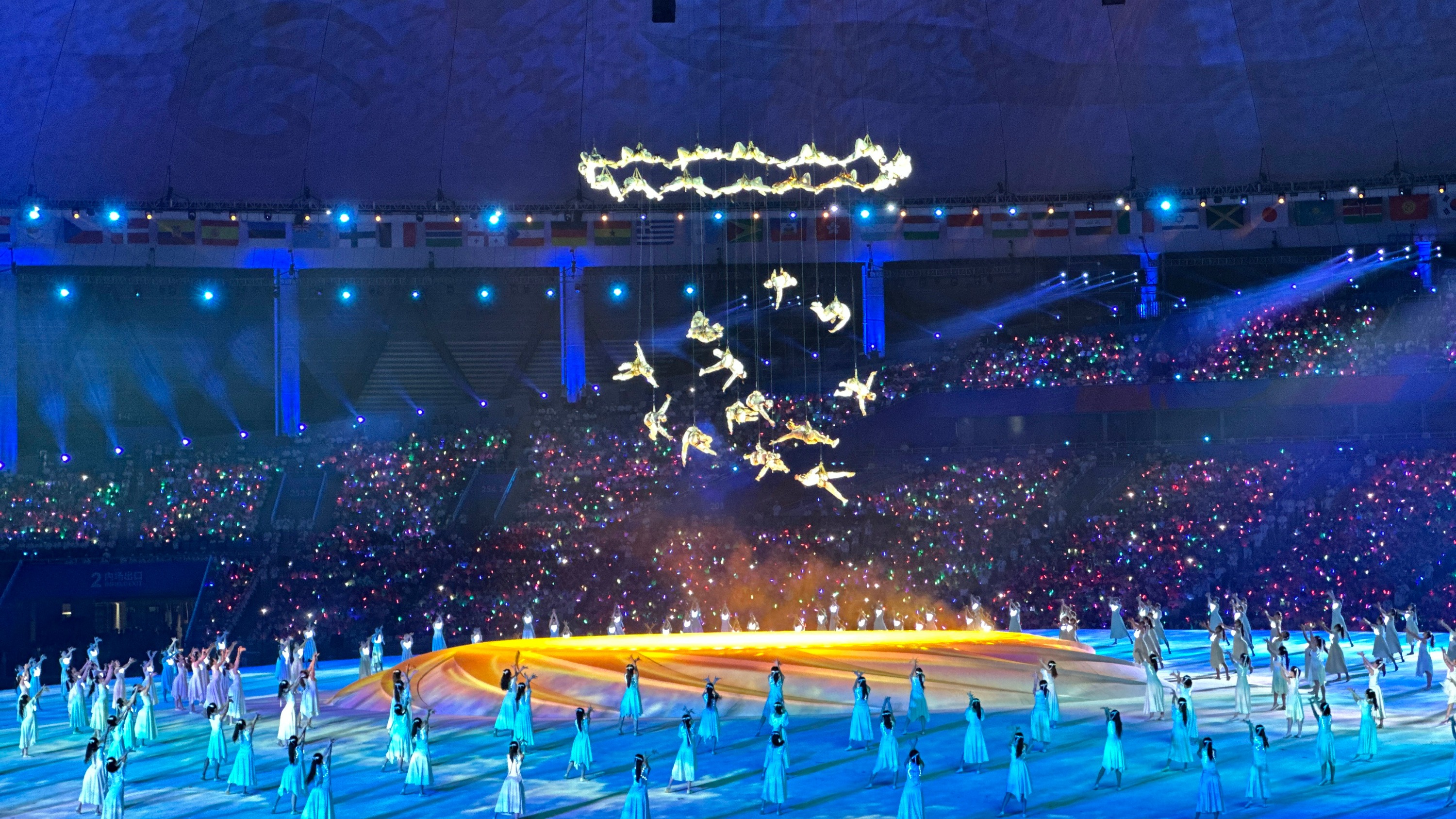 天府融媒看大运丨3分42秒！威亚演员精彩演绎“向光飞翔”