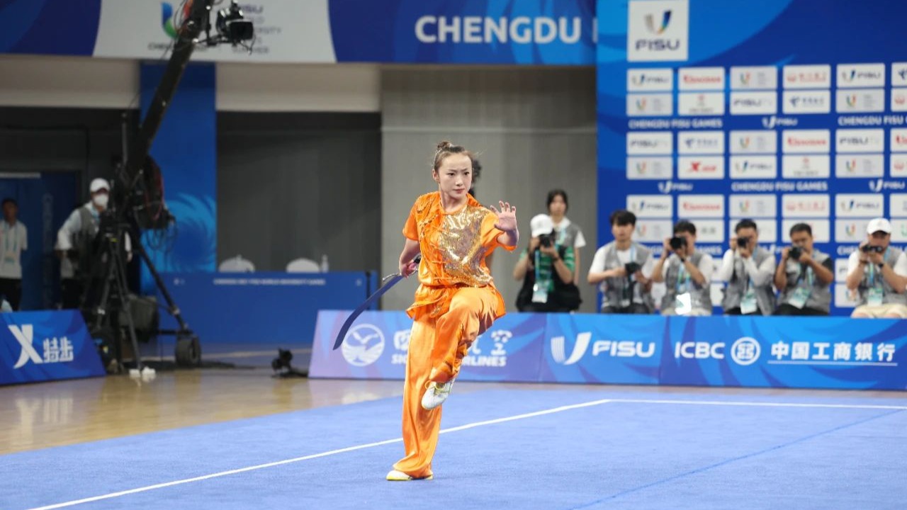 天府融媒看大运｜宋翠芳获成都大运会武术女子南刀冠军