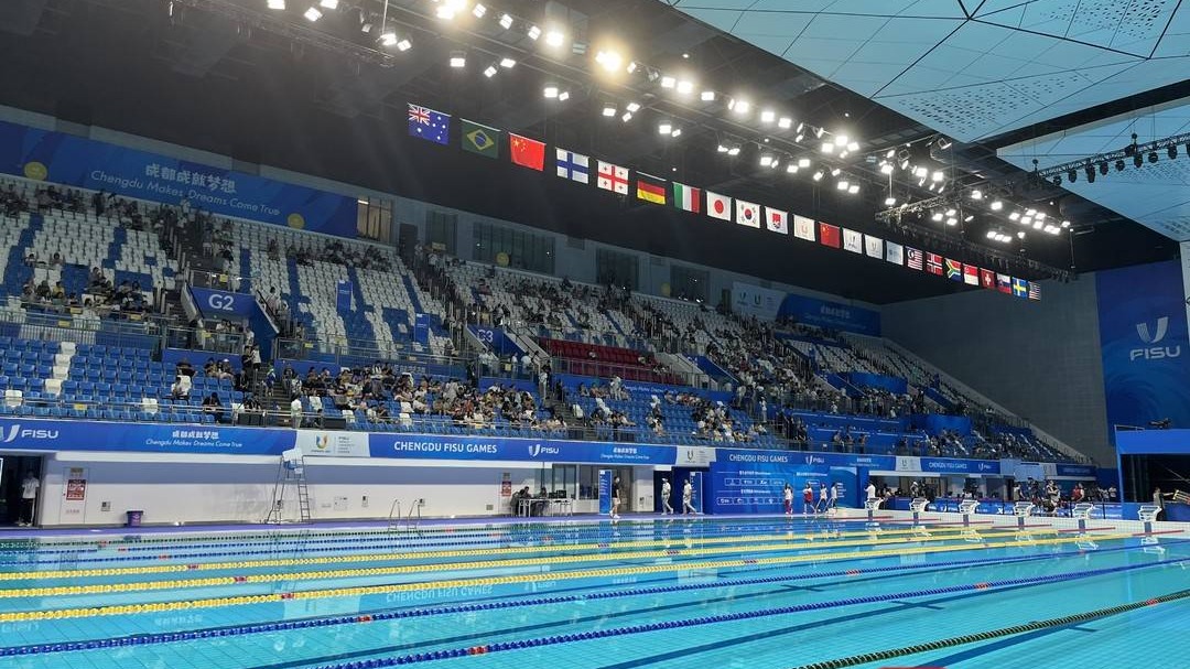 天府融媒看大运丨跳水比赛首日女双10米台张家齐/掌敏洁组合夺金 掌敏洁直呼“梦回2018年”