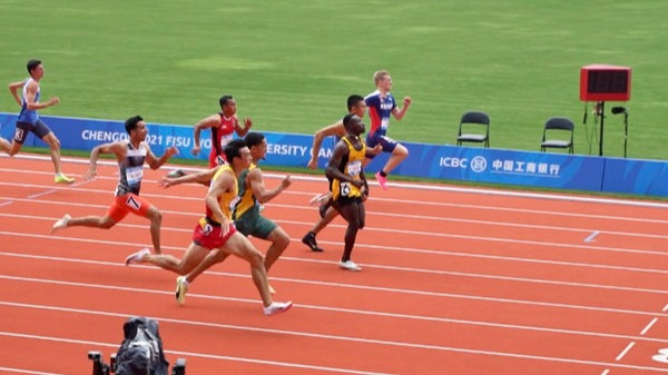 天府融媒看大运｜完美首秀！快来看“绵阳飞人”邓智舰赛后说了什么→