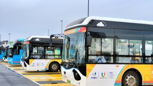 天府融媒看大运｜百辆“雅安智造”大运会主题新能源公交车“靓”相成都街头