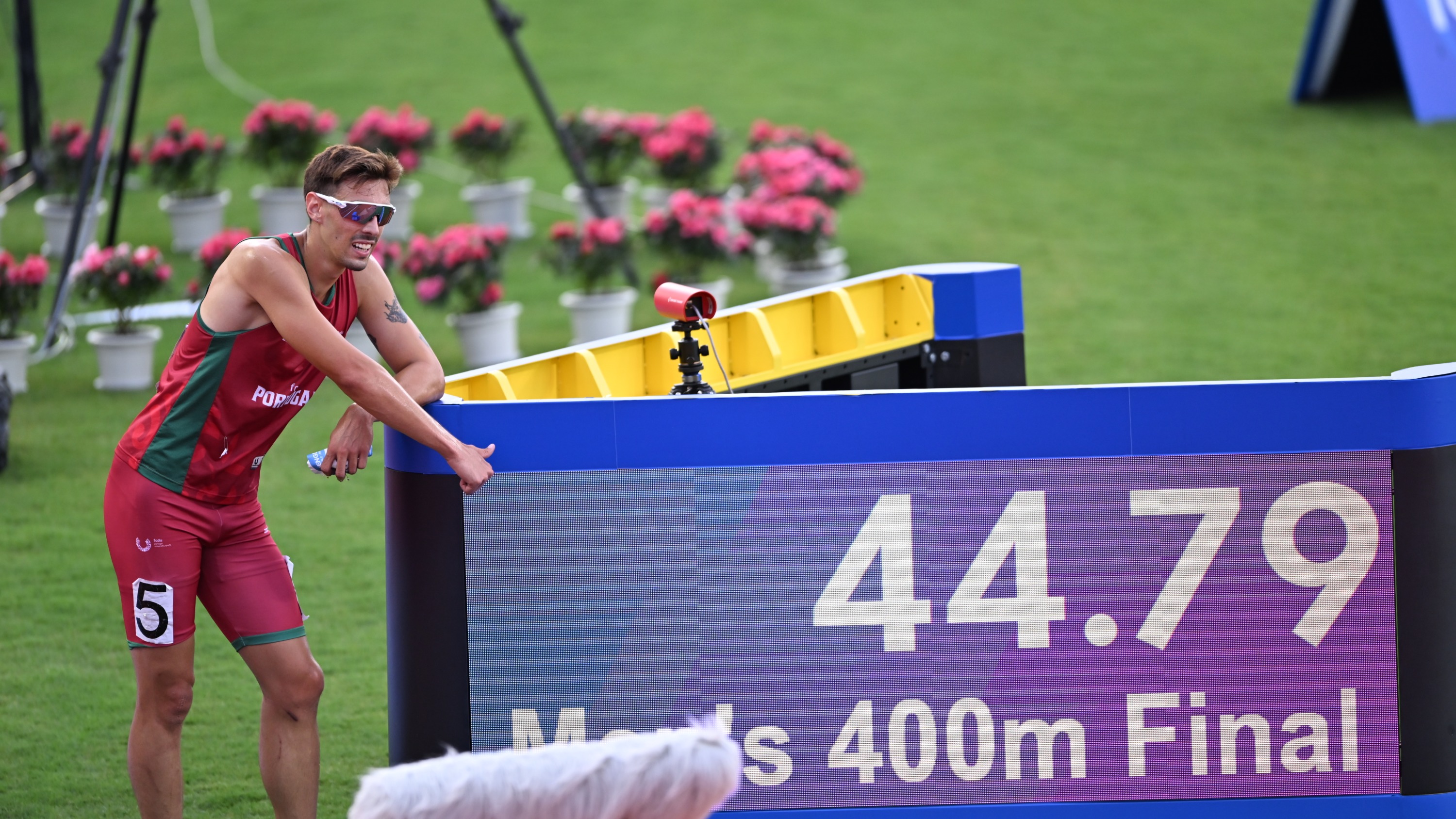 天府融媒看大运丨这场决赛载入大运史册！冠亚军只差0.003秒，2人破赛会纪录6人创个人最佳