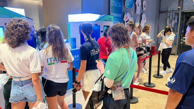 天府融媒看大运丨你可能不知道，晚上8点30分，大运村里这里最热闹