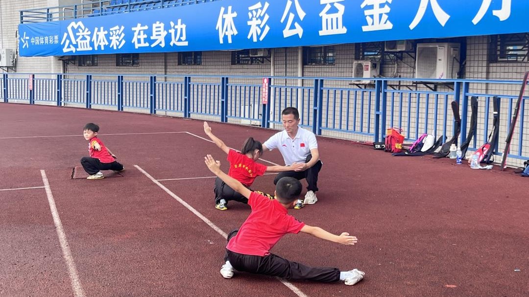 天府融媒看大运｜好飒！叙州8岁女孩苦练武术 引网友“膜拜”！