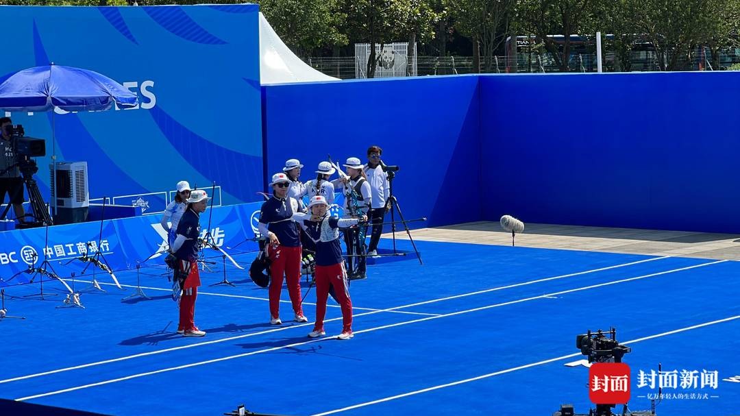天府融媒看大运｜射箭赛场不止“剑拔弩张” 还有惺惺相惜的跨国友谊和生根发芽的希望