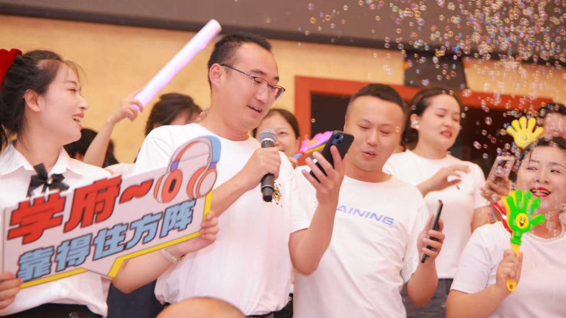 温江一家亲、和谐邻里情！温江这场歌会唱响“家门口”好声音