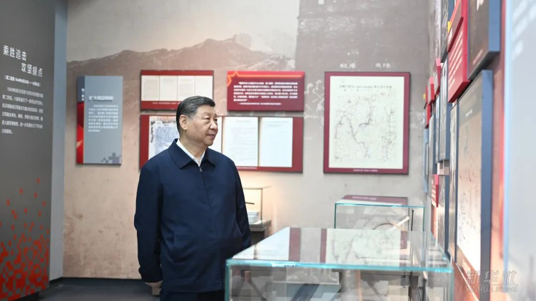 习近平在山西阳泉市向抗战烈士敬献花篮并参观百团大战纪念馆