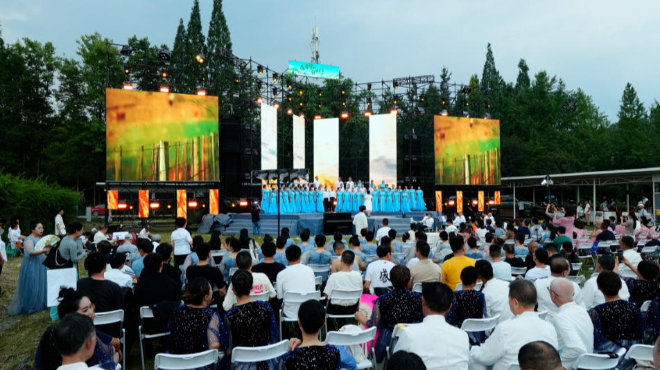 今夜，他们“在希望的田野上”唱响“温江好声音”