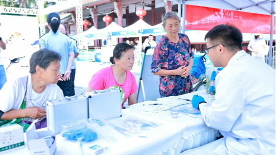 为食品安全保驾护航，温江开展2025年食品安全宣传周活动
