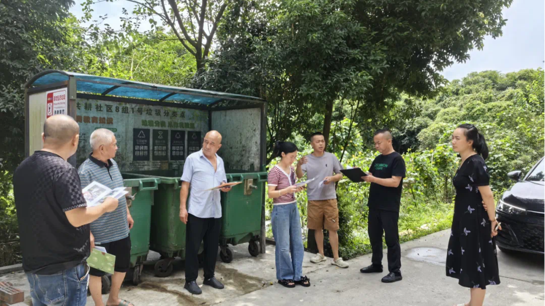 社区自治巧解“心头患” 共耕社区垃圾房“升级”