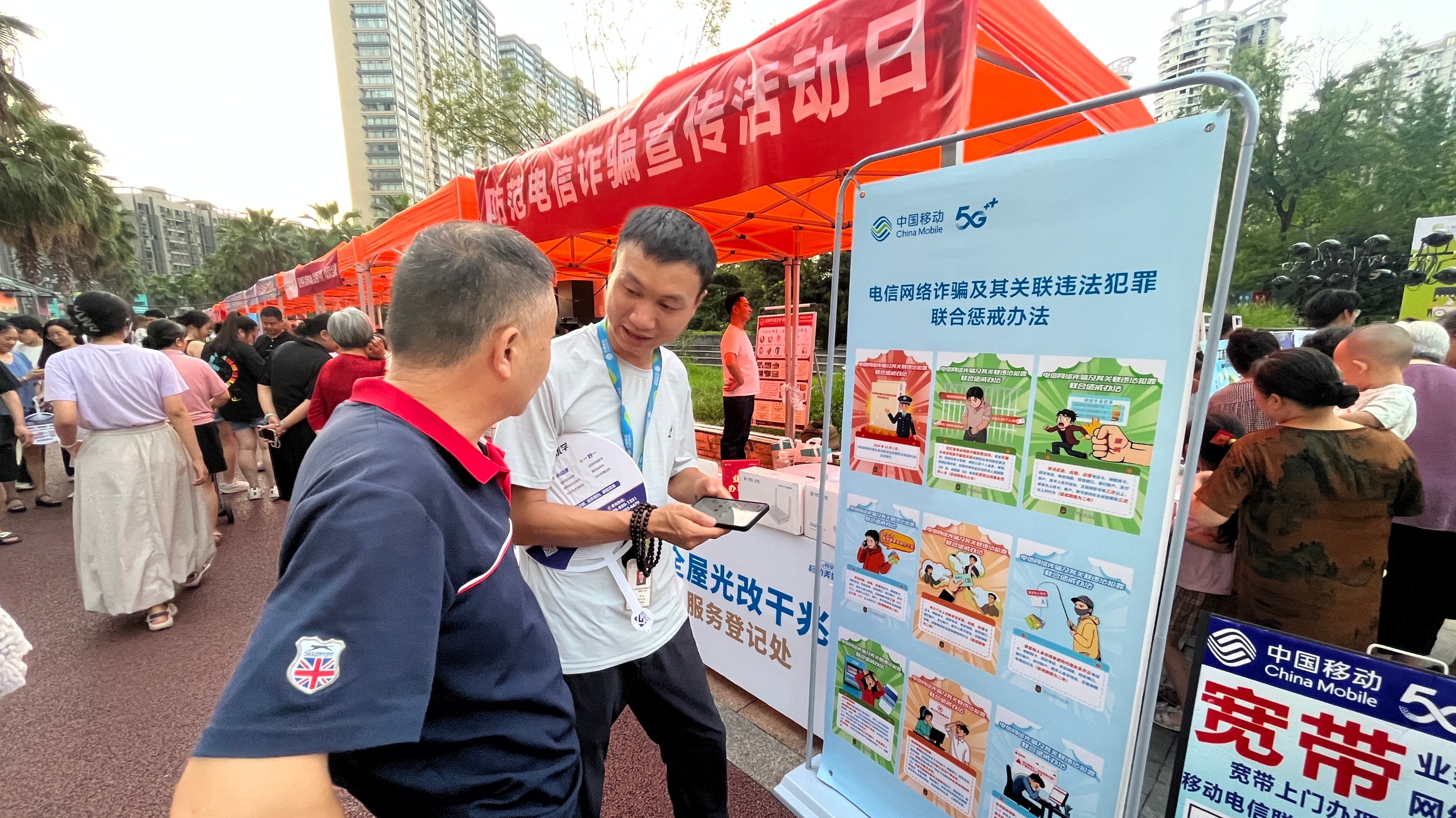 江浦路社区“烟火市集”聚人气，商居互动激活夜间经济