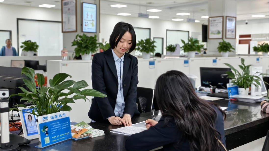 温江区市场监管局：微笑，让窗口服务更有温度