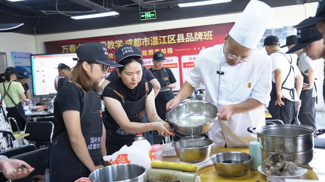 万春卤菜如何卤制更健康？温江区鱼凫药康师培训助力提升新技能