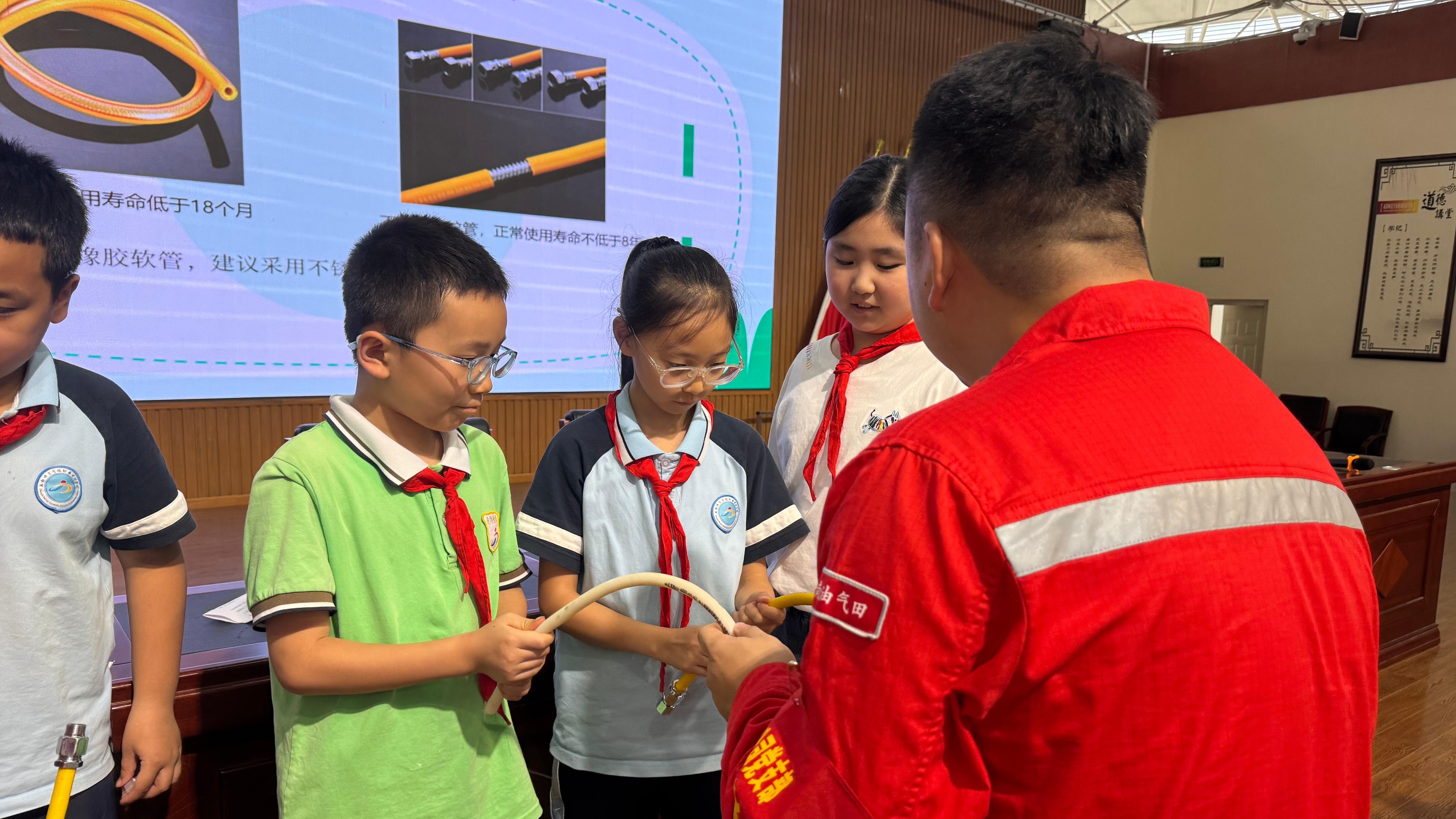 燃气安全知识进校园，共筑燃气“防护墙”