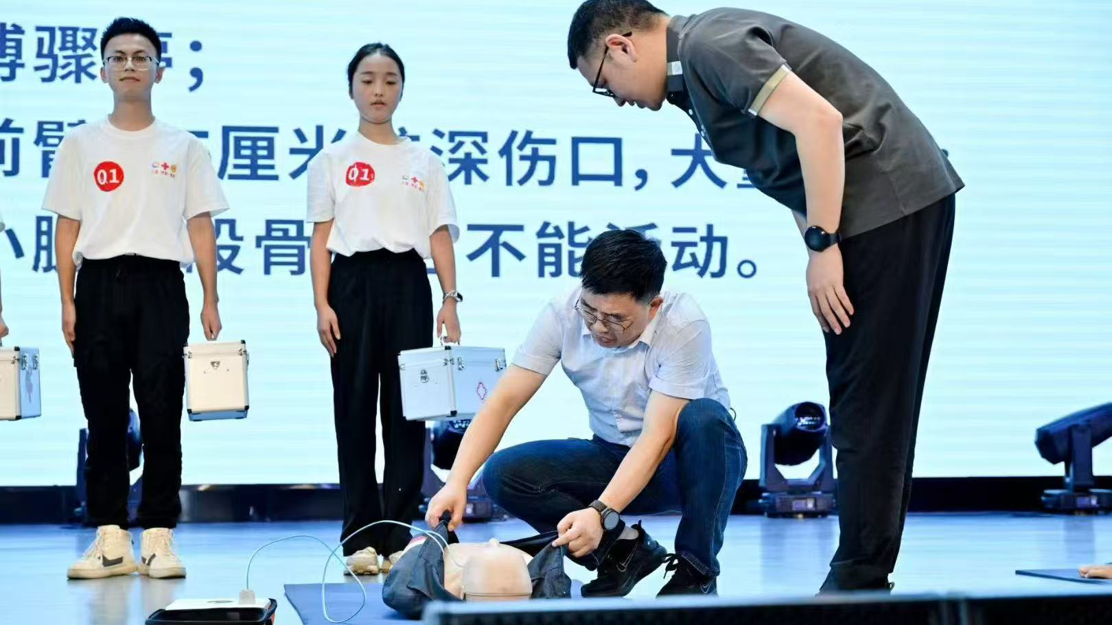 温江区第五届红十字应急救援员技能大赛决赛举行