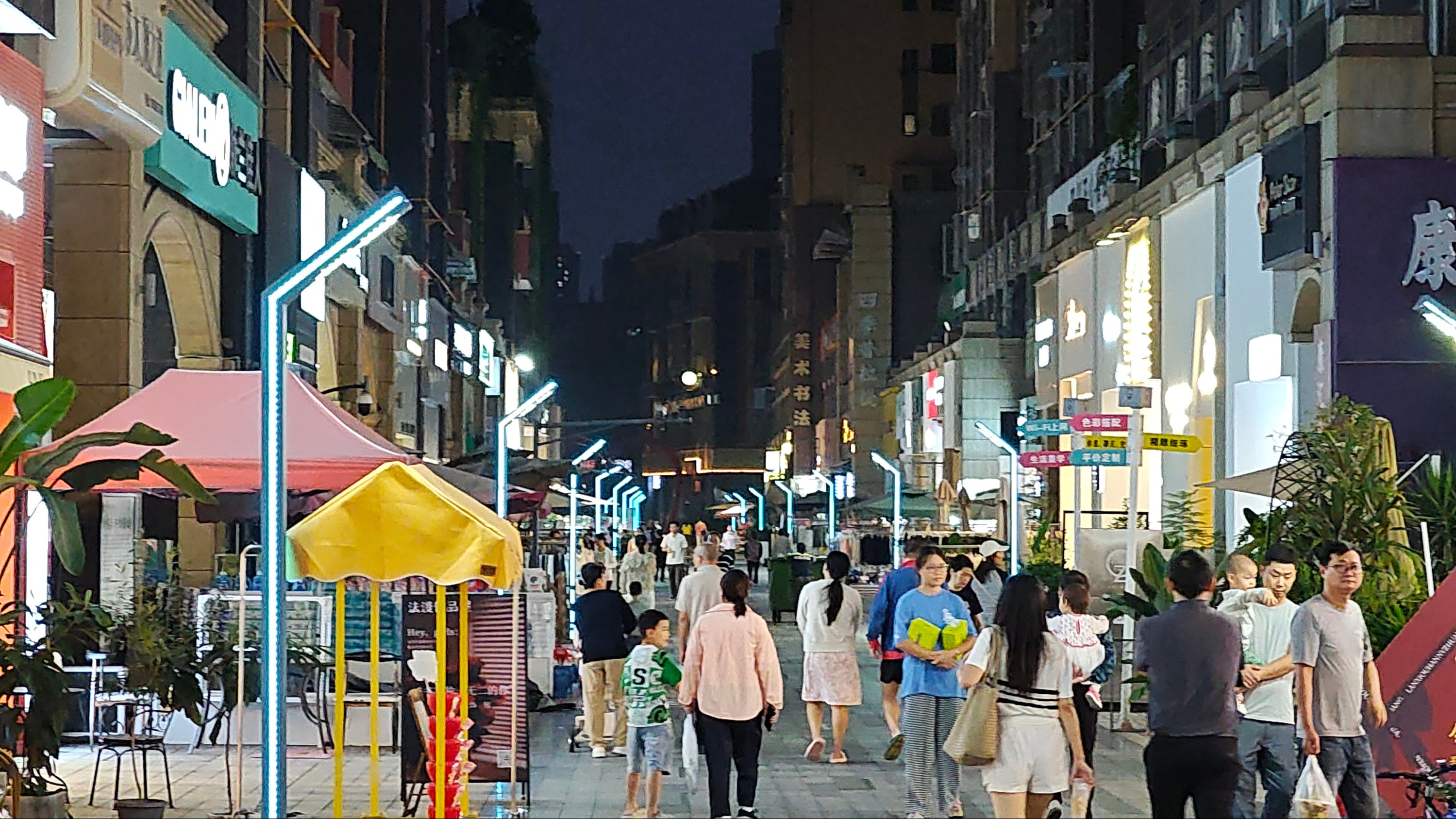 小路灯点亮“夜经济”，双节“藏宝图”引燃社区消费新热潮