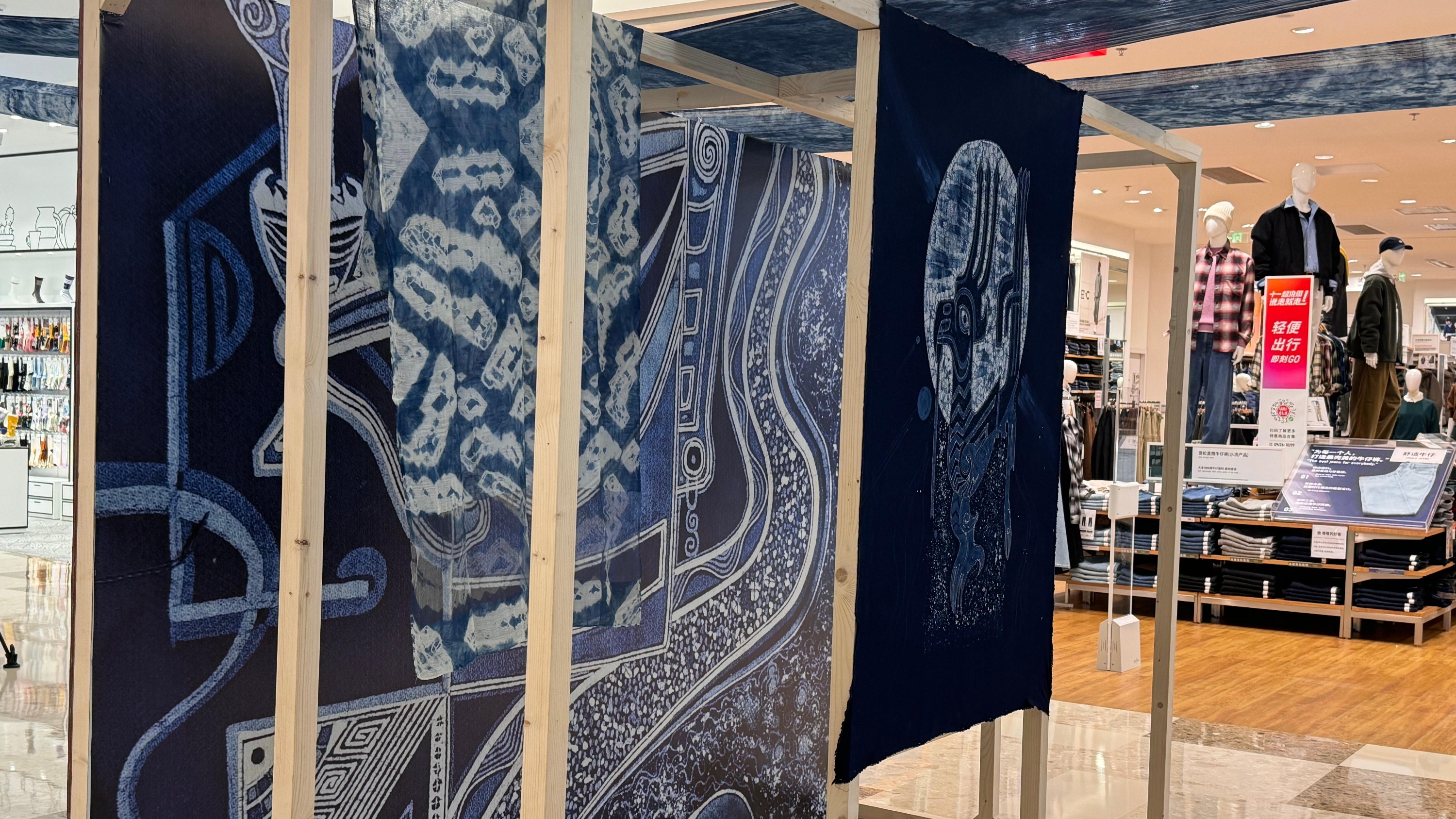 非遗蜡染艺术展走进商场，国庆逛展就来这里→