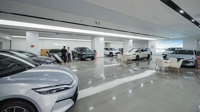 本周六，绿动比亚迪汽车独立服务中心开业！