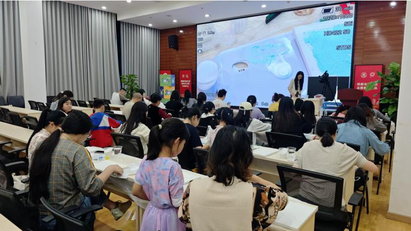 插花艺术+咖啡品鉴！留位·“趣”夜校新课程正在报名中→