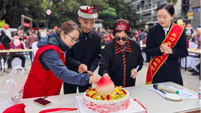 相聚庆生辰  幸福乐融融  光明社区高龄老人集体过生日