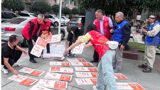 ​邻里共创绘路标，7111厂小区有了“定制”标识牌