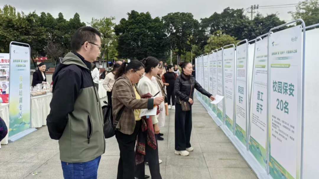 永宁街道专场招聘会搭建桥梁促就业