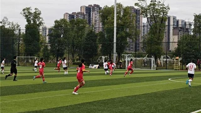 温江中学实验学校女足卫冕成都市青少年校园足球联赛冠军