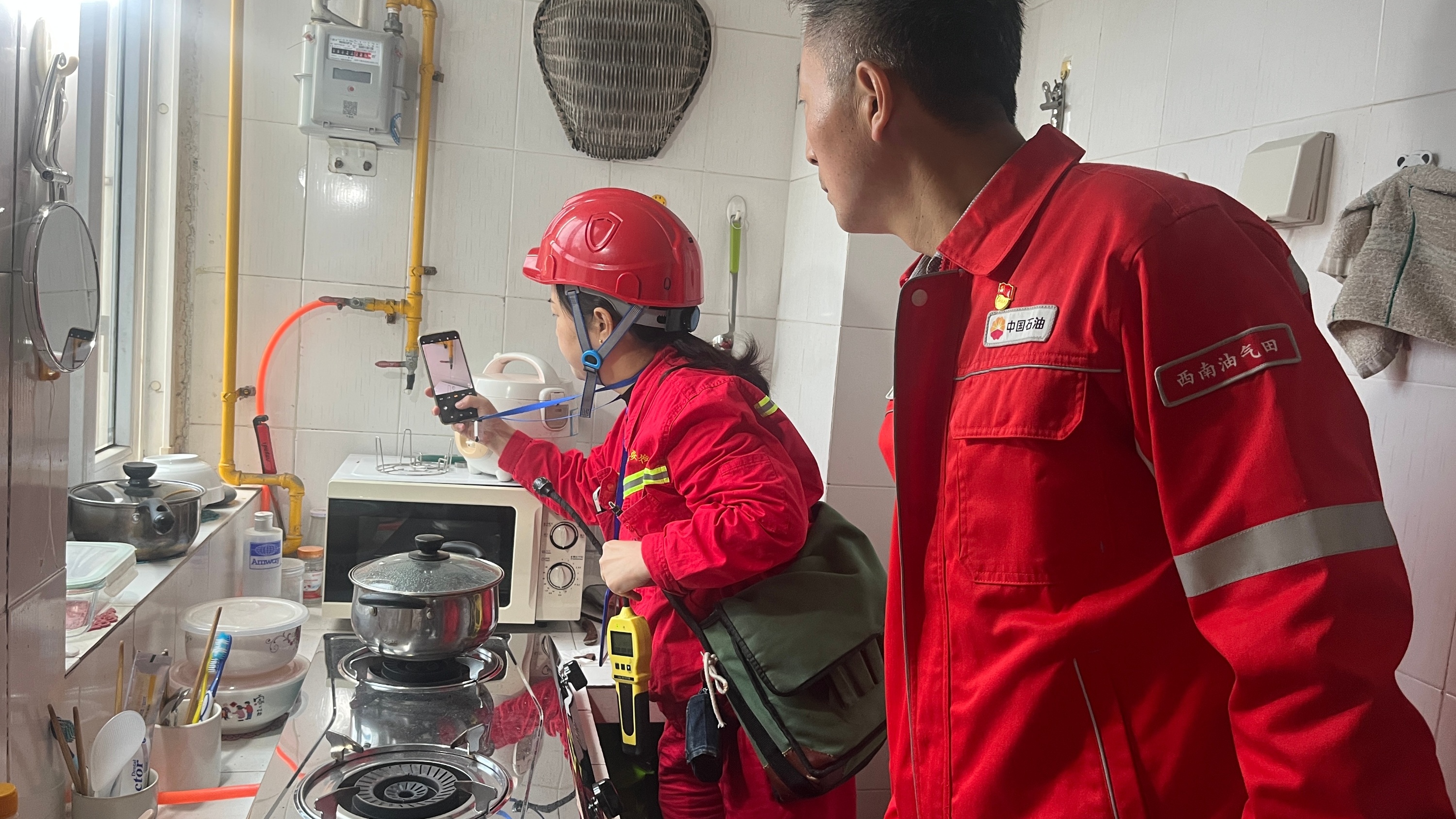 燃气“体检”送上门，“温江美气”志愿者为特殊群体守护平安