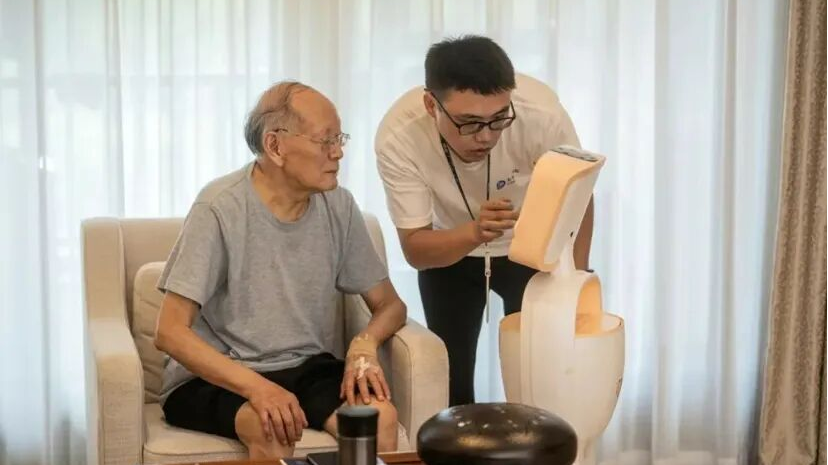“温江造”机器人加速赋能智慧康养→