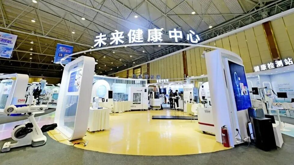 未来智慧养老有多酷？来看看“温江造”机器人大展演→