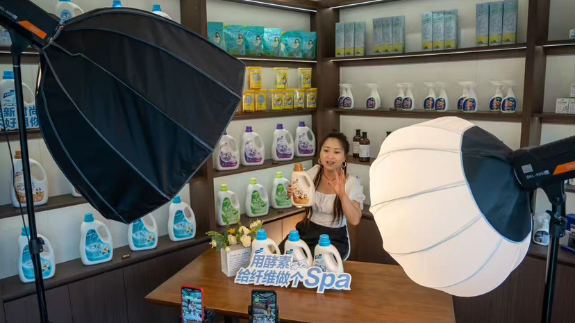 “双11”消费热！温江企业线上线下“带货忙”