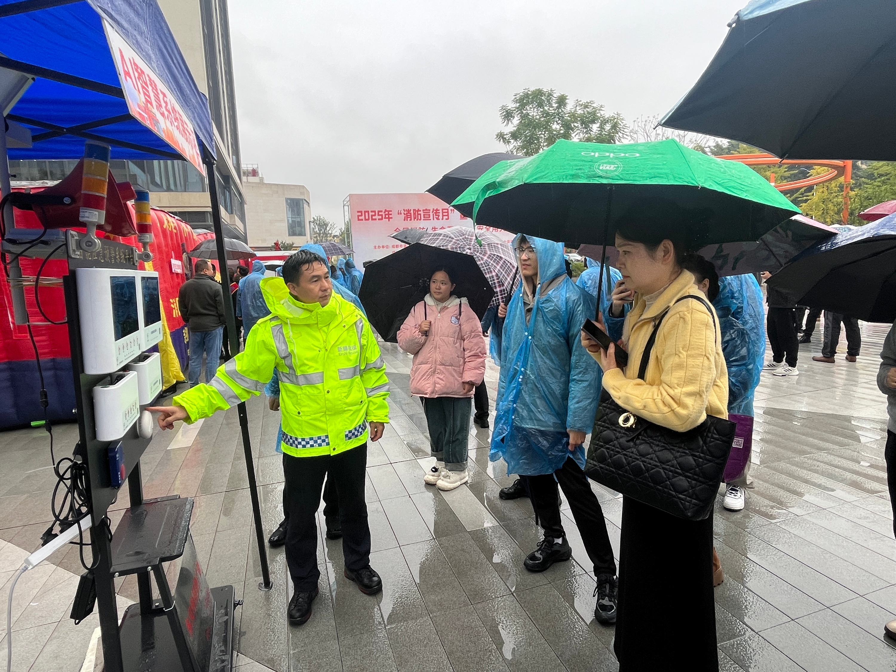 2025年“119消防宣传月”暨工伤预防宣传咨询日活动举行