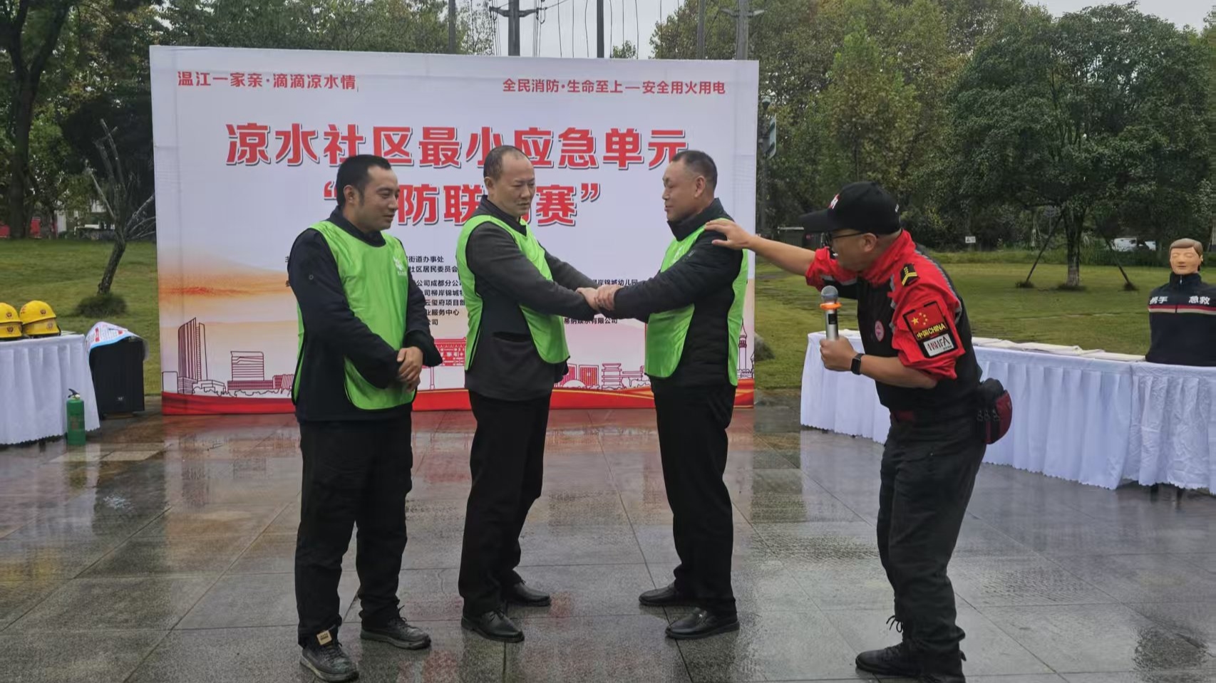 以赛促练  防患未“燃”  凉水社区最小应急单元消防联动赛干货满满