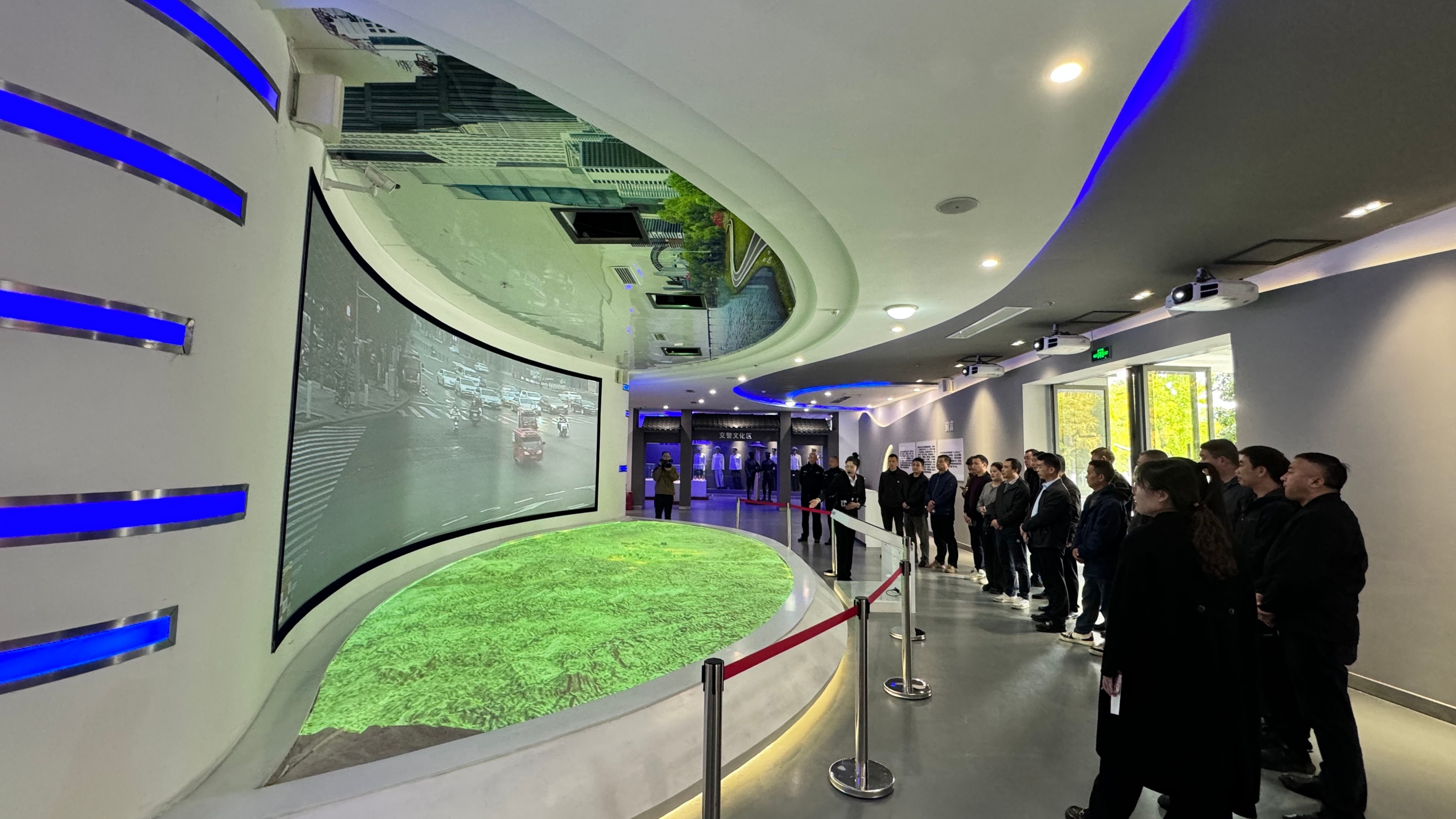 我区组织开展交通安全宣传教育基地参观学习