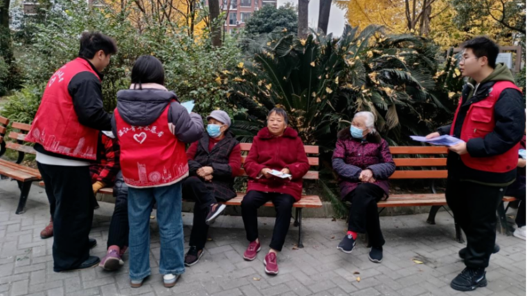 志愿者“充电”，护航儿童用电安全