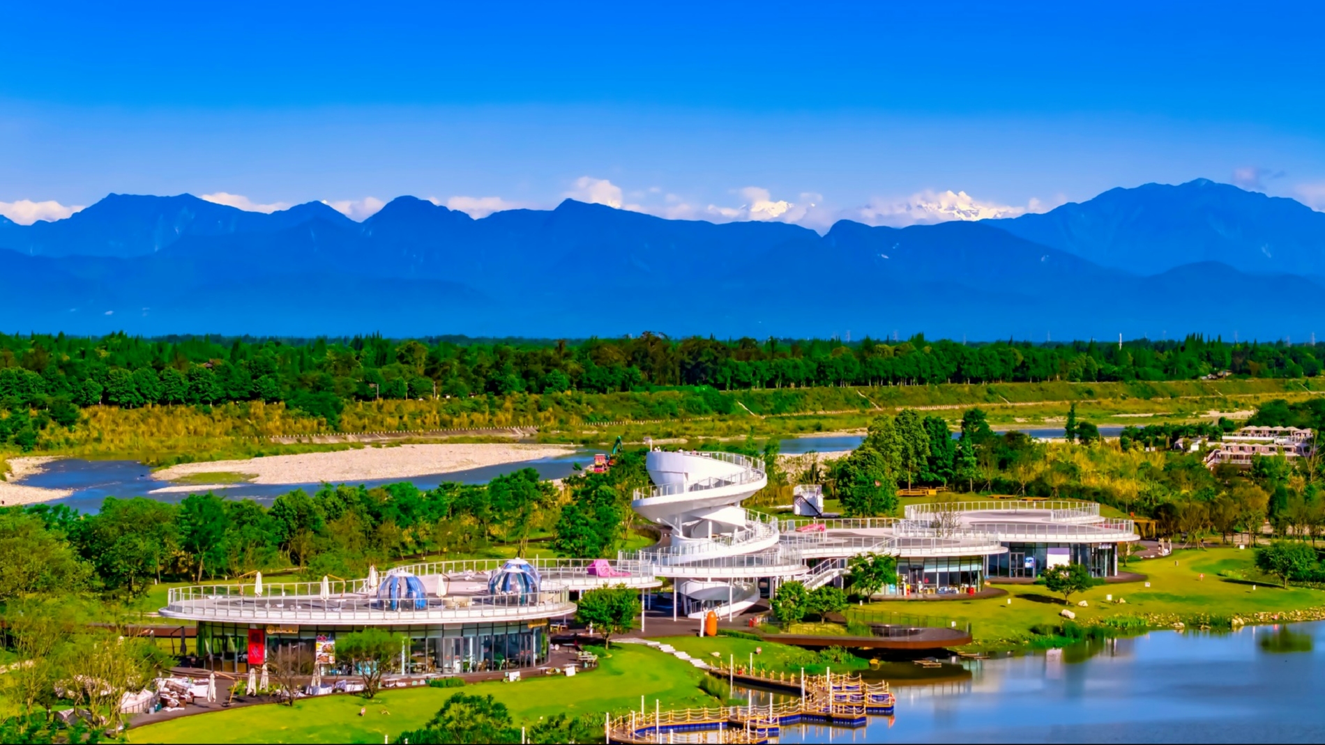 区第十九届人民政府第91次常务会议召开