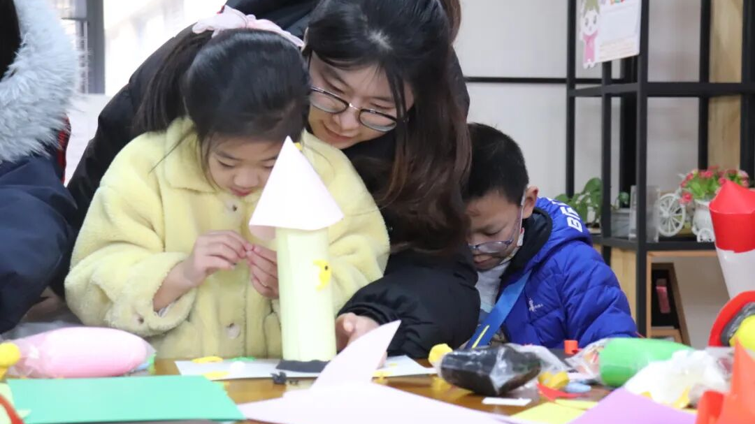 科普进社区  点燃航天梦