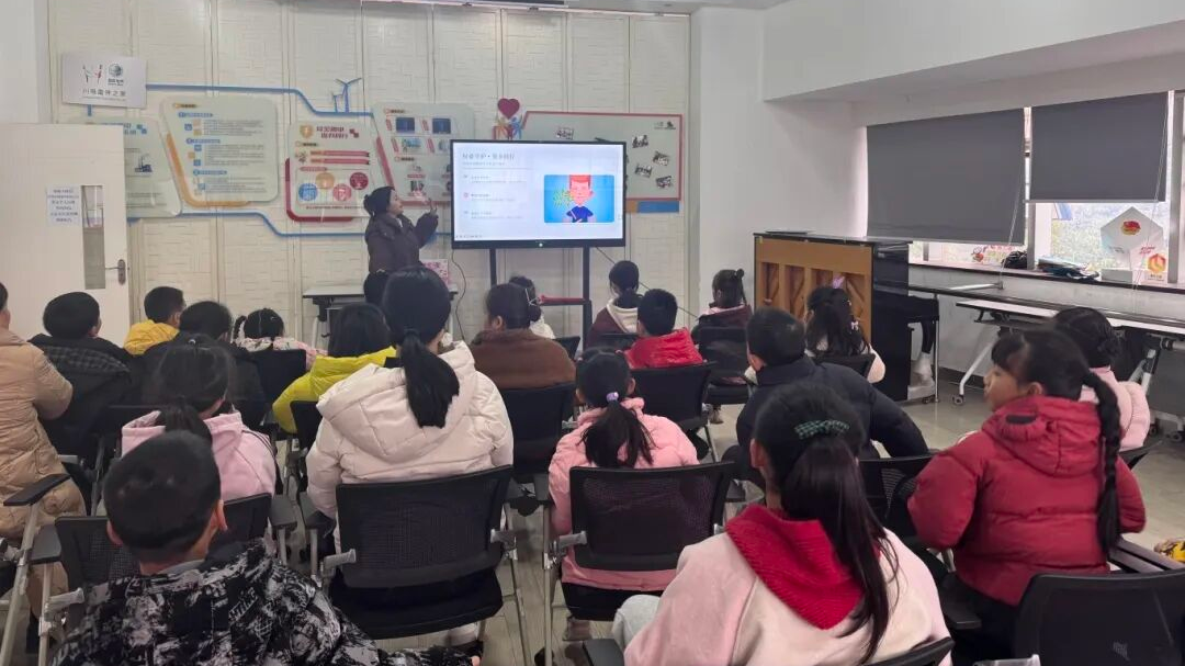 金马街道开展儿童植物安全实践活动