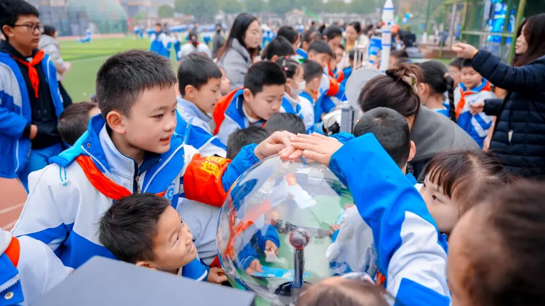科技筑梦，智创未来，区实验学校举办第五届科技嘉年华