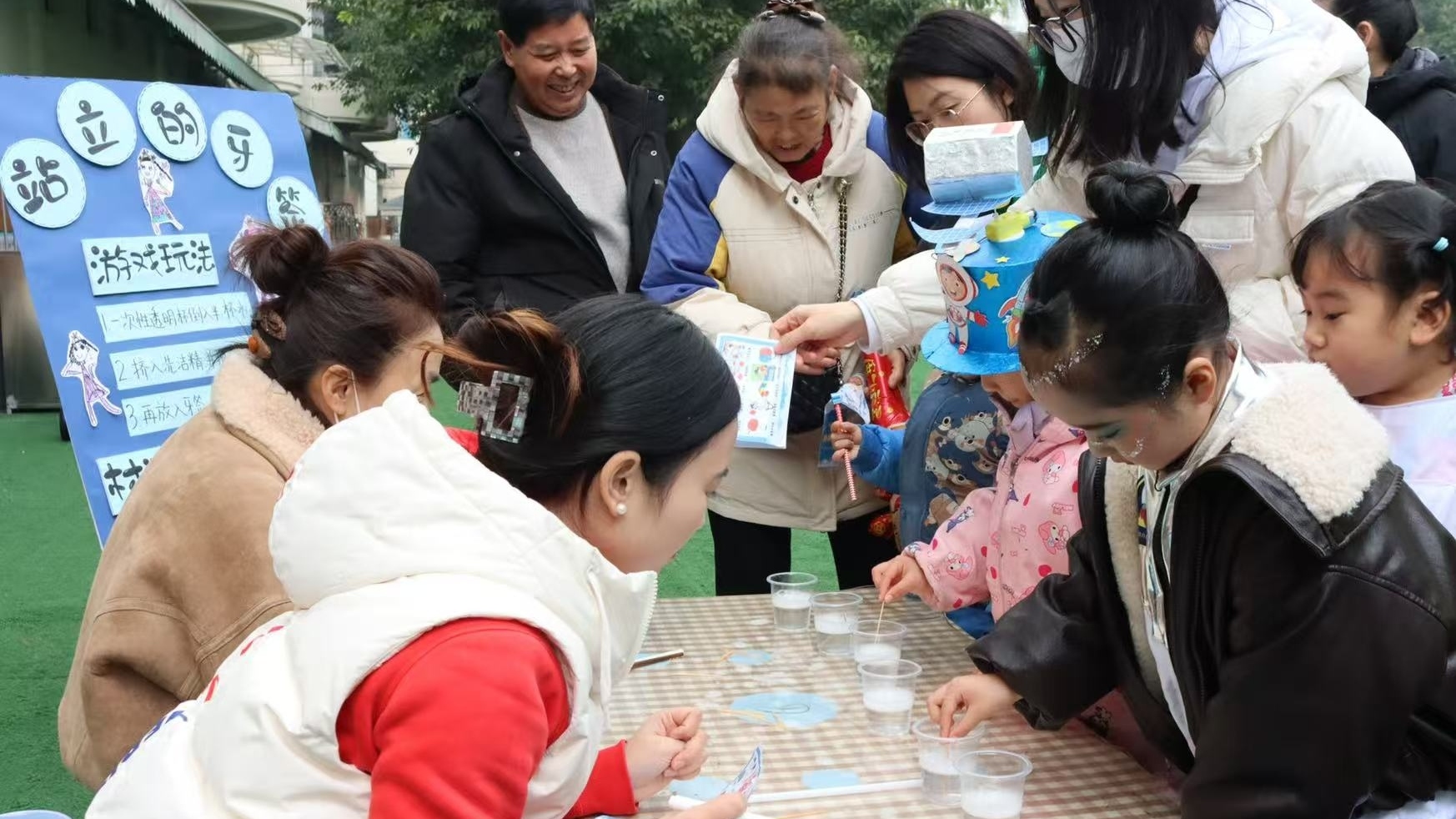 区实验幼儿园科技节暨迎新年活动点亮孩子科学梦想