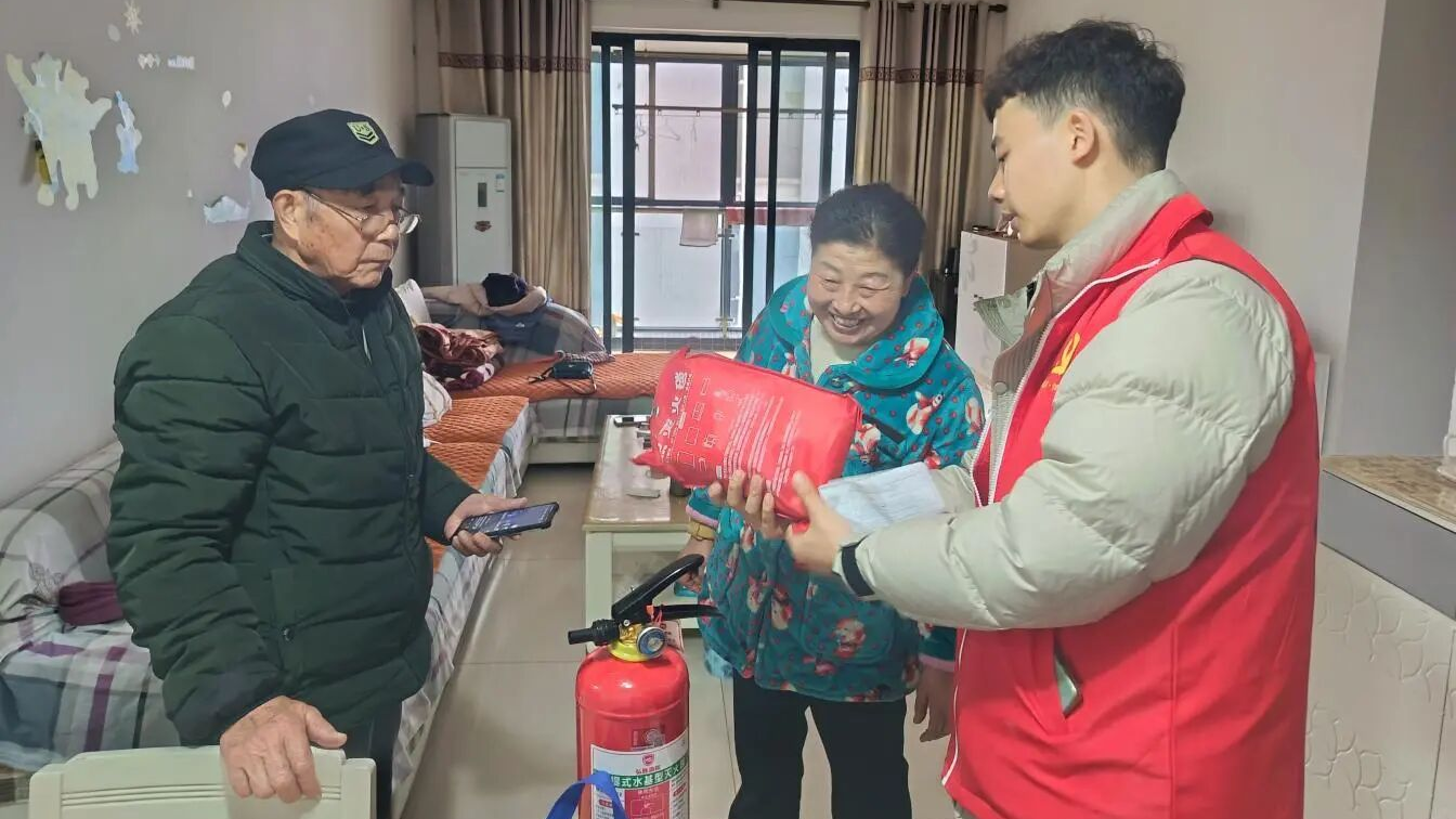 “暖冬行动”送关怀，光华社区筑牢特殊群体消防安全“防火墙”
