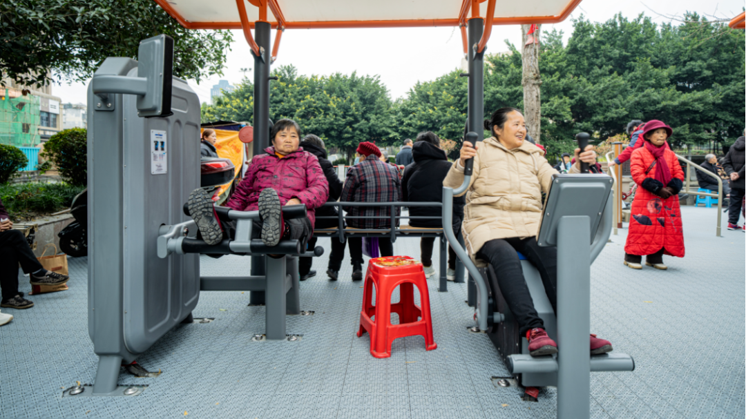 燃烧你的“卡路里”！温江再添一处24小时室外智能健身房