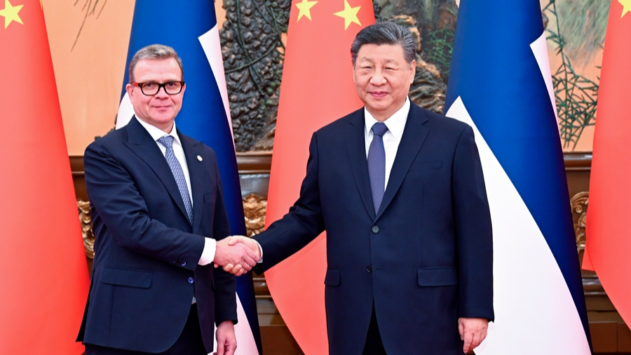 习近平会见芬兰总理奥尔波