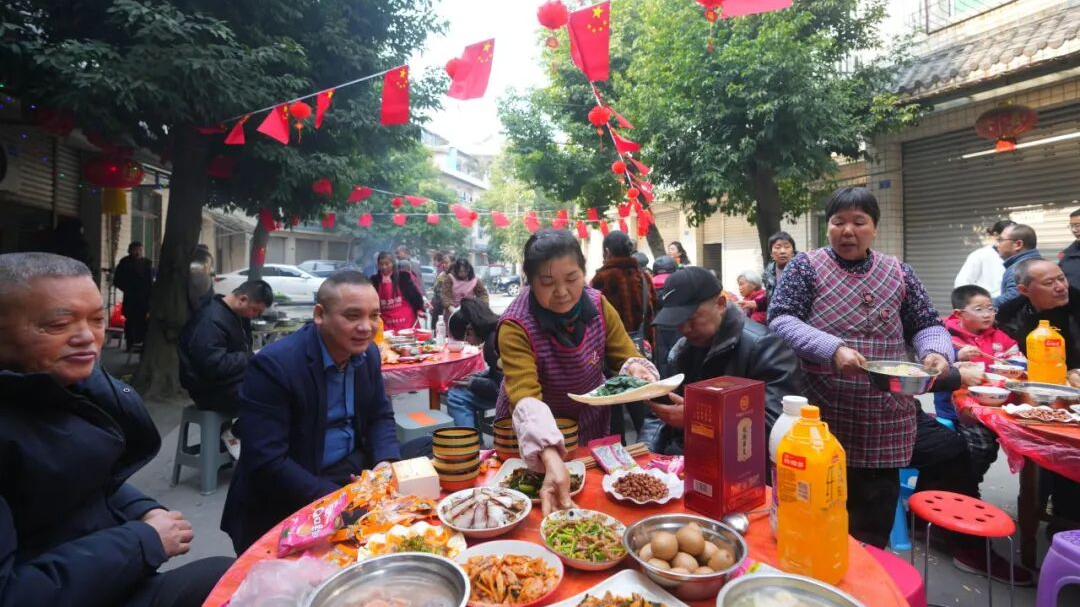 百家宴里的“家味道”！温江这桌团圆饭连续吃了13年