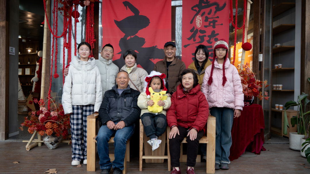 一张全家福，一杯“跨界”咖啡，又被温江暖到了～