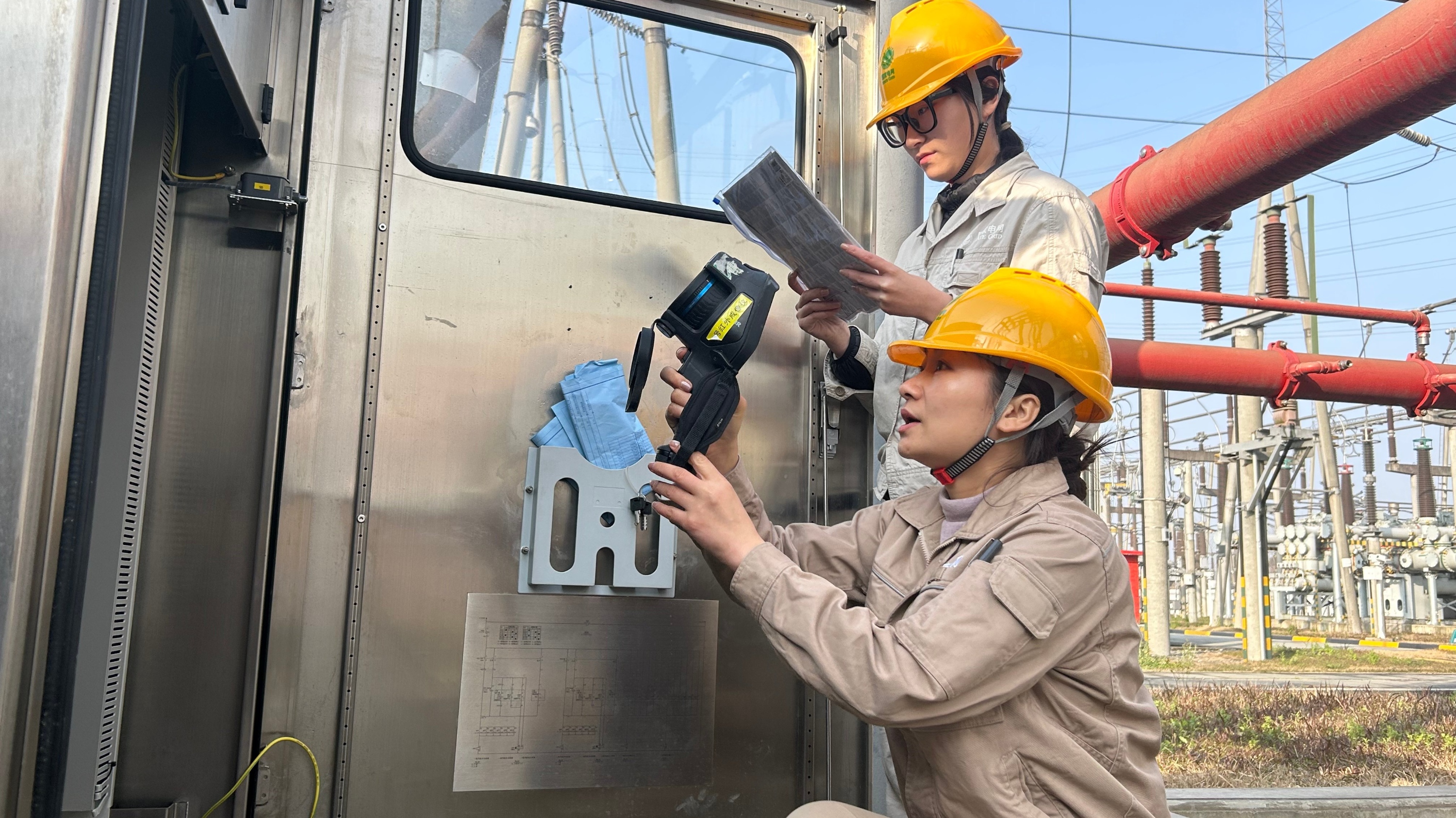 新春走基层·坚守里的年味｜国网电力工人守护万家灯火