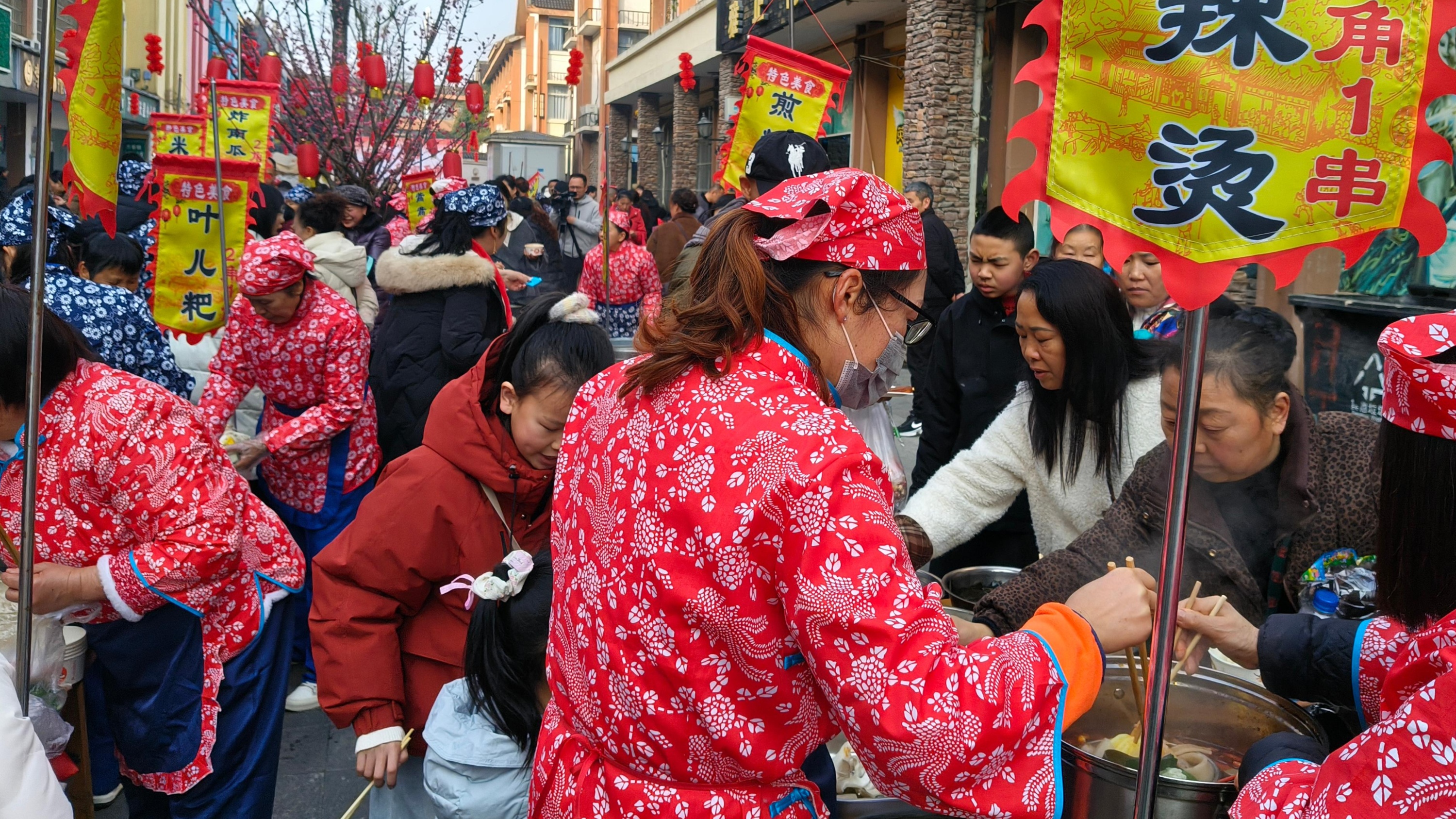 趣享运动、乐享美食，天乡路社区在“舌尖上的年味”中品味邻里情深