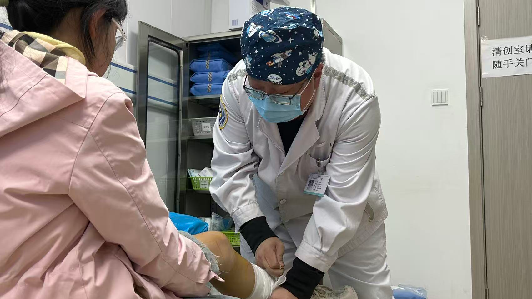 新春走基层·坚守里的年味｜急诊室里的“守夜人”