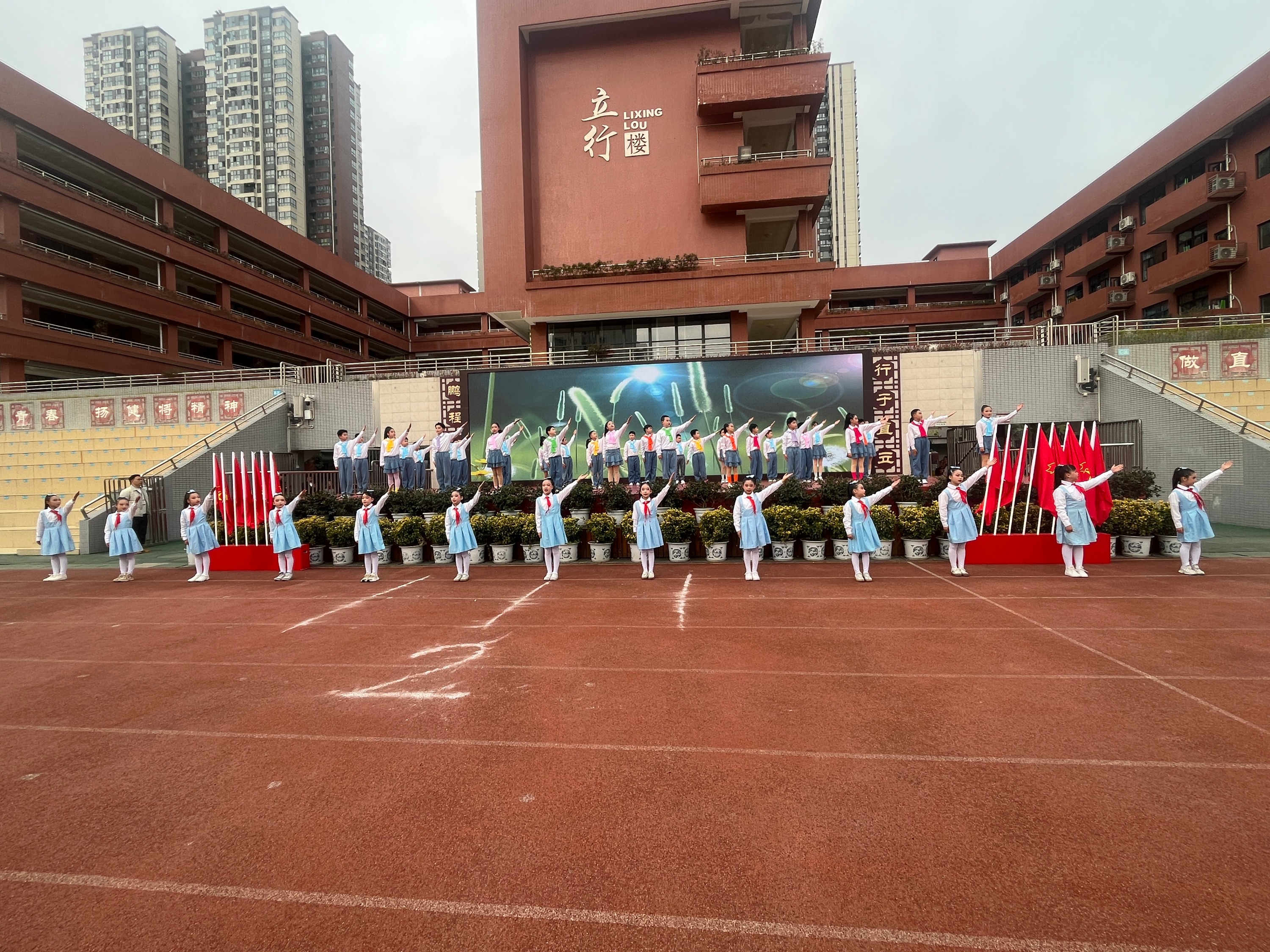 开学第一课，AI机器人、无人机都来了！这份提示也请收好→